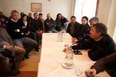  Fuertes elogios de empresarios a Yauhar en la C�mara de Turismo