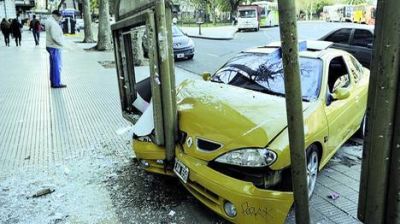 Sin control, sigui� de largo y choc�