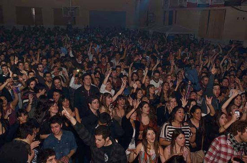 Unas 2 mil personas detonaron la fiesta por el D�a del amigo
