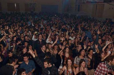 Unas 2 mil personas detonaron la fiesta por el D�a del amigo