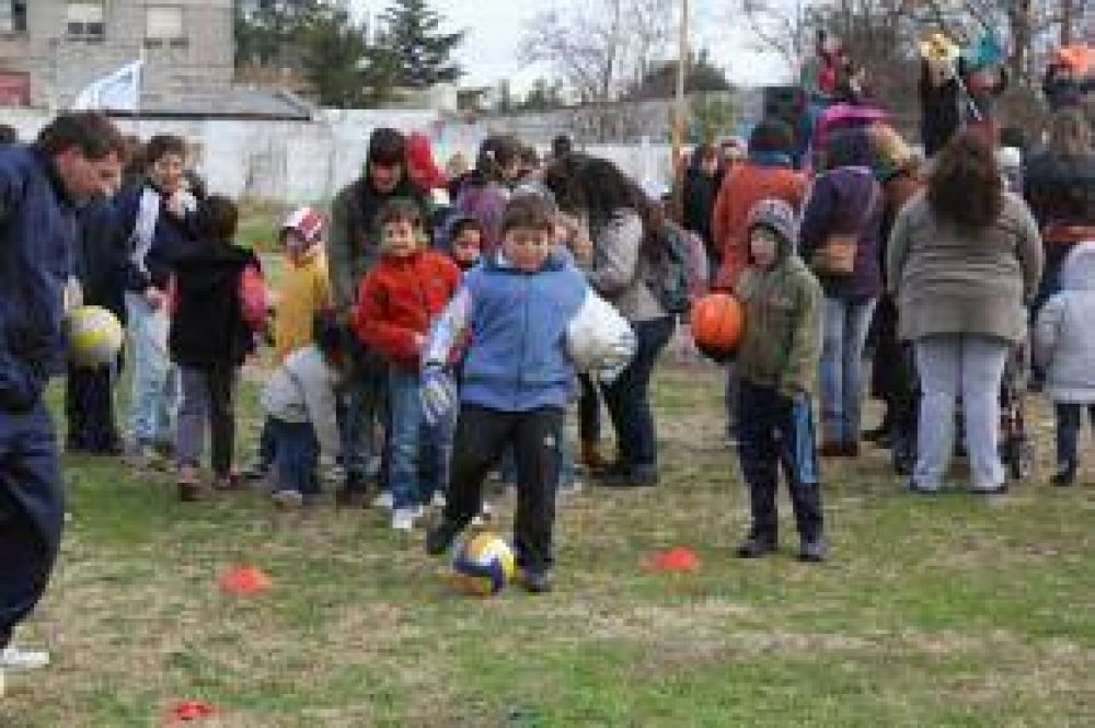 Ni�os del barrio Zona Norte disfrutaron del festival �Sonrisas para todos�