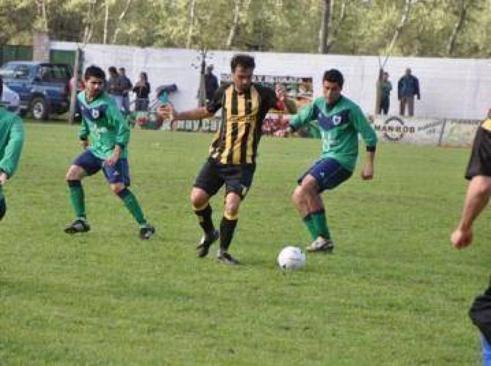 F�tbol local: duelo de punteros, por el Oficial de Primera