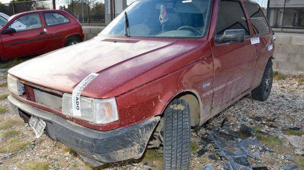 Le dieron una paliza por robarle el auto a una pareja