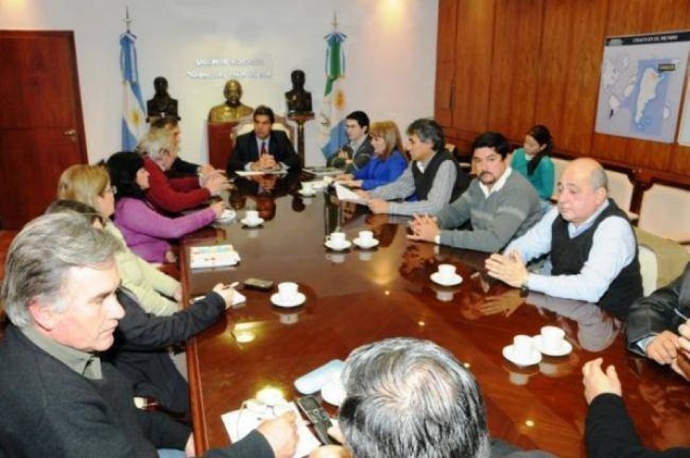 El Gobernador dijo que analizar� desfasajes en el nomenclador docente