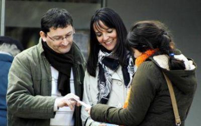 Vuoto y Sch�trumpf visitaron la 19� Feria de las Colectividades