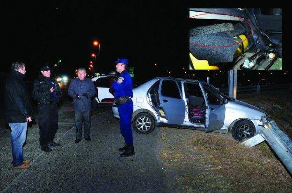 Delincuentes lograron escapar luego de tirotearse con polic�as y chocar