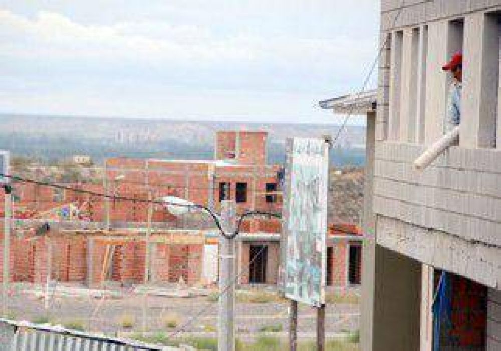 M�s de 20 mil personas esperan una casa 