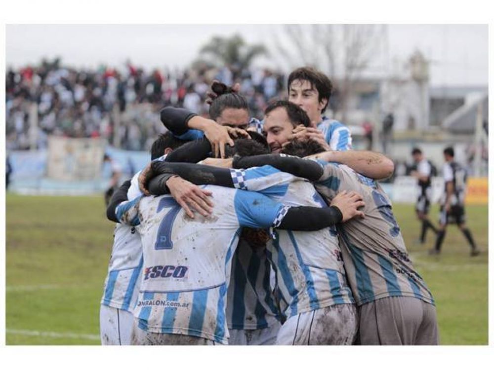 Juventud Unida de Gualeguaych� gan� sobre el final y ascendi� al Argentino A