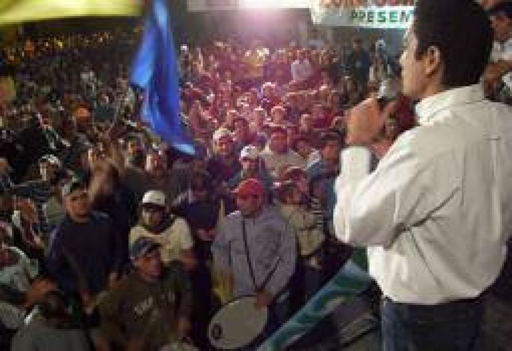 Hugo Vera se muestra como la �renovaci�n� del quintelismo