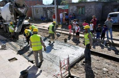 Avanza las obras de pavimentaci�n en villa Esperanza