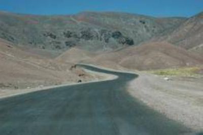 Inauguran tres tramos del camino a Chile, a�n en construcci�n 