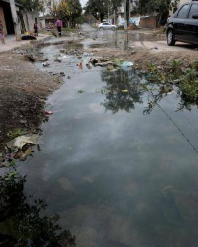 Se cronifican en la capital los problemas por la falta de agua o el exceso de l�quidos cloacales