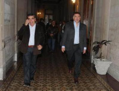 Seg�n el intendente, una "mano traviesa" pinta "Amaya 2015"