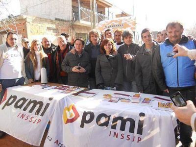 ENTREGARON DECODIFICADORES ENTRE PAMI, ANSES Y MUNICIPALIDAD DE LANUS