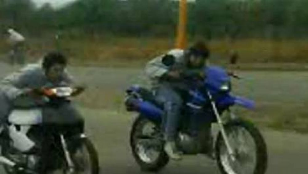 Sancionan a chicos menores de 16 a�os por conducir motos y autos