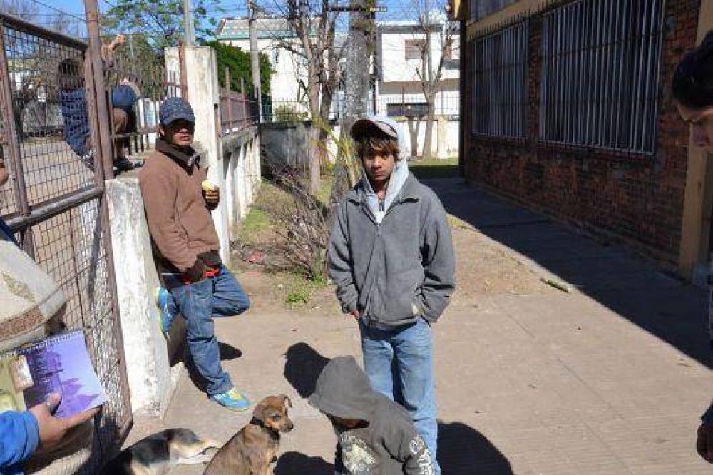 Evacuados creen que reconstruir sus casas tomar� m�s de 1 mes