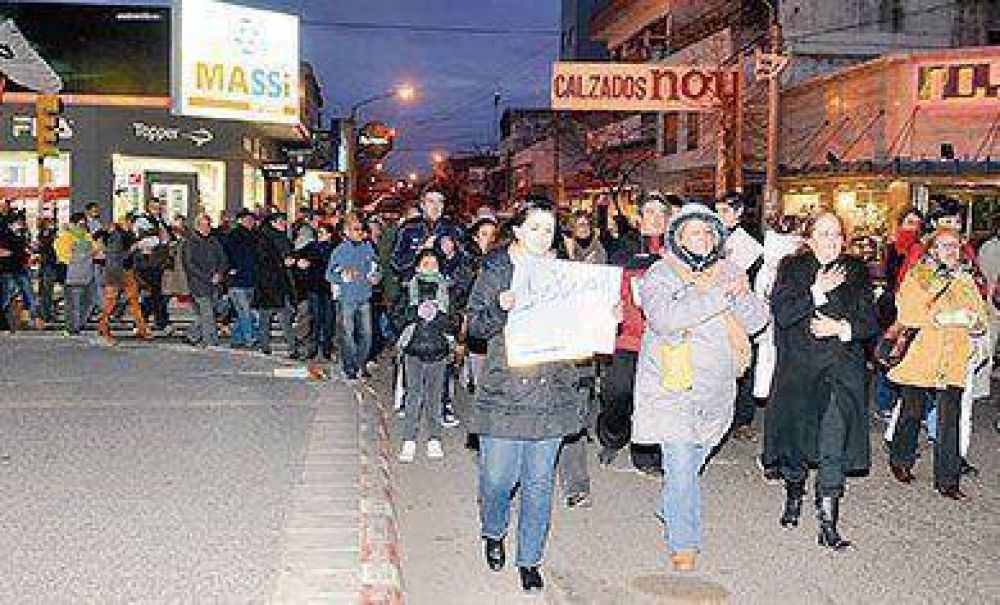 Marcha de vecinos pidi� m�s justicia y mayor seguridad