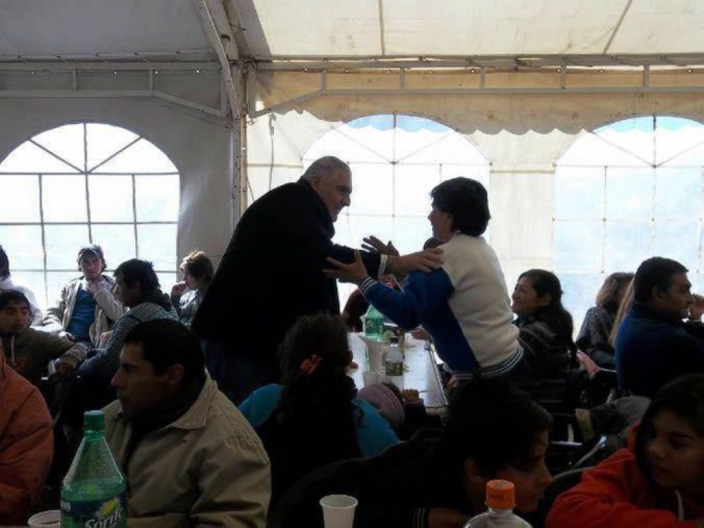 Octavio Guti�rrez recorri� la Villa de Ancasti, donde se inaugurar�n seis nuevos pozos de agua