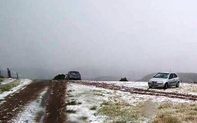Por la nieve, cortan Ruta 76 en Sierra de la Ventana