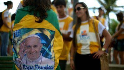 Francisco inicia sin miedos su hist�rica visita a Brasil