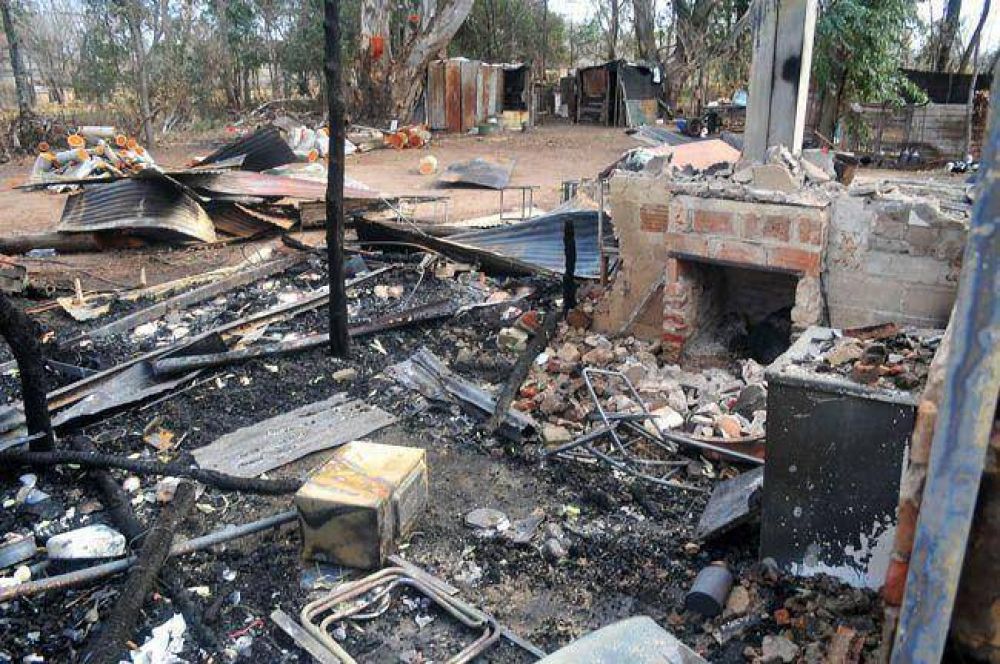 Se quem� por completo una casa en Speluzzi