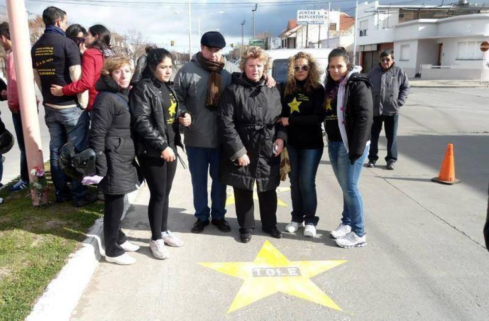 Pintaron estrellas por dos j�venes fallecidos en mayo