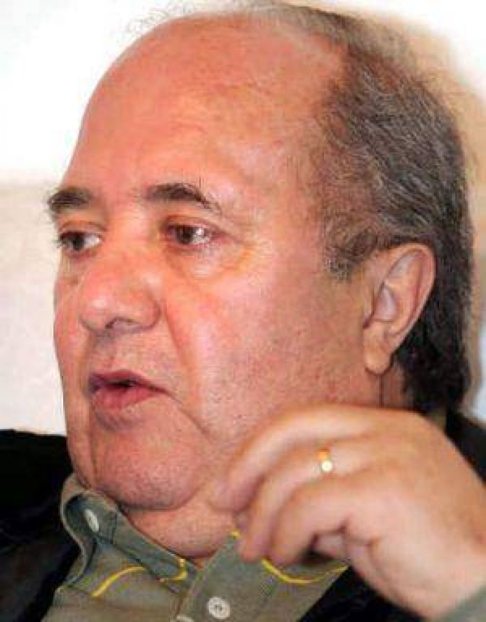 Piden a la Justicia que investigue a Pereyra Gonz�lez