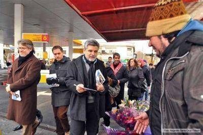 Filmus y Cabandi� recorrieron el barrio porte�o de La Paternal y dialogaron con los vecinos