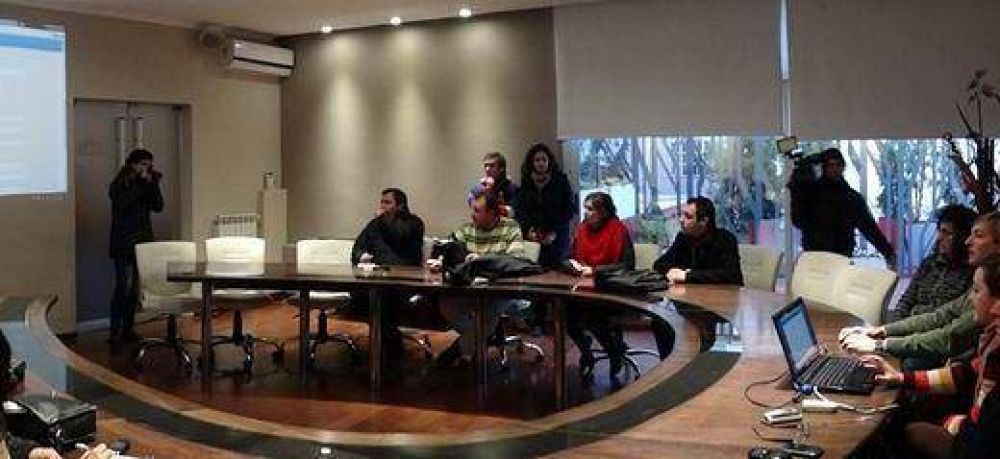 M�s de 100 aspirantes en el registro de terrenos a trav�s de la Web