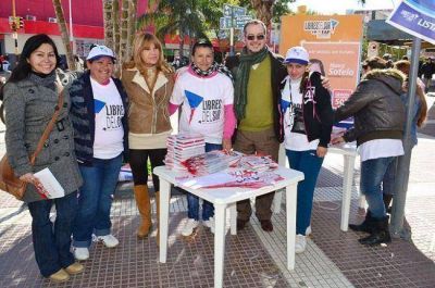 A�da acompa�� a los candidatos de Libres del Sur en la peatonal