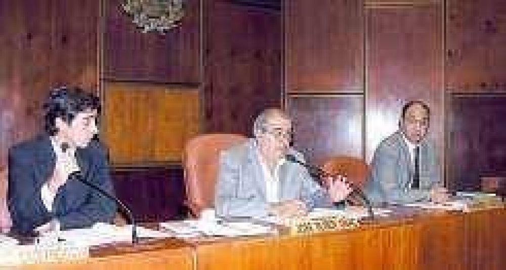 El basualdismo insiste por el cargo de Castro