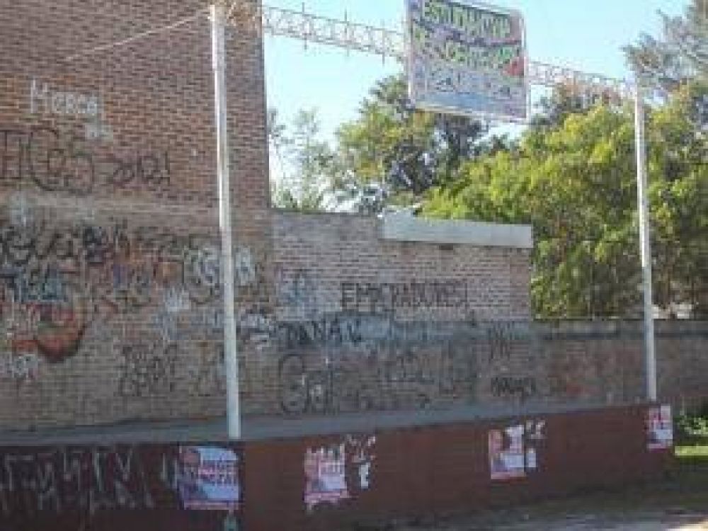 La municipalidad de Quitilipi inst� a los partidos pol�ticos a no empapelar los edificios p�blicos