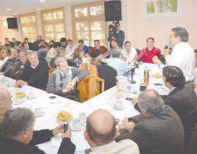 Beder llam� a la dirigencia a meterse de lleno en la campa�a