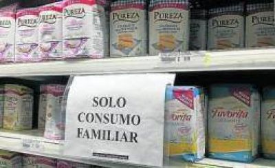 Supermercados limitan la venta de la harina a precio congelado