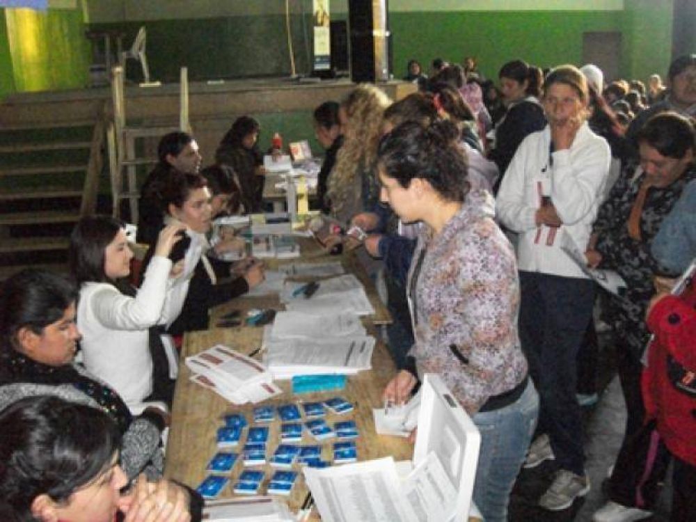 Solano: termin� la entrega de las tarjetas de Ellas Hacen