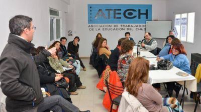 Docentes se movilizan en su segundo d�a de paro