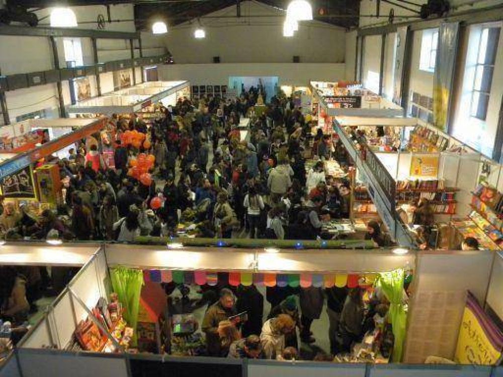 M�s de 25 mil personas ya visitaron la Feria del Libro Infantil