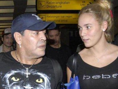 Diego Armando Maradona lleg� a Mendoza para operarse de la vista