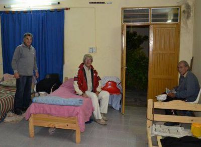 El fr�o polar impact� en el refugio con 40 camas completas