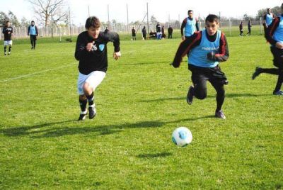 CADU mostr� una mejor�a e igual� con Defensores de Belgrano