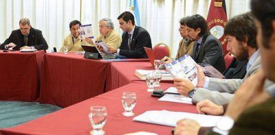 Urtubey: "Hasta 2015 la Provincia terminar� de erradicar la totalidad de escuelas rancho"
