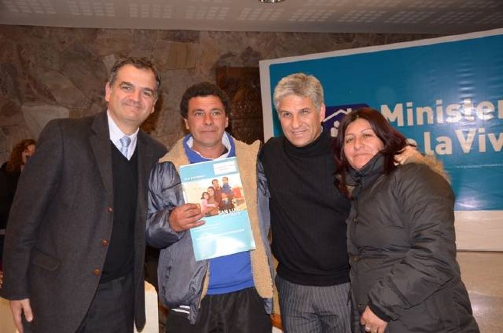 M�s familias logran su casa propia con planes provinciales