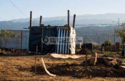 Analizan comprar y ceder en venta tierras tomadas