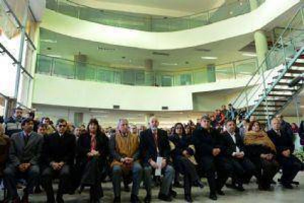 Corpacci inaugur� el nuevo edificio de OSEP y destac� cambios en el servicio