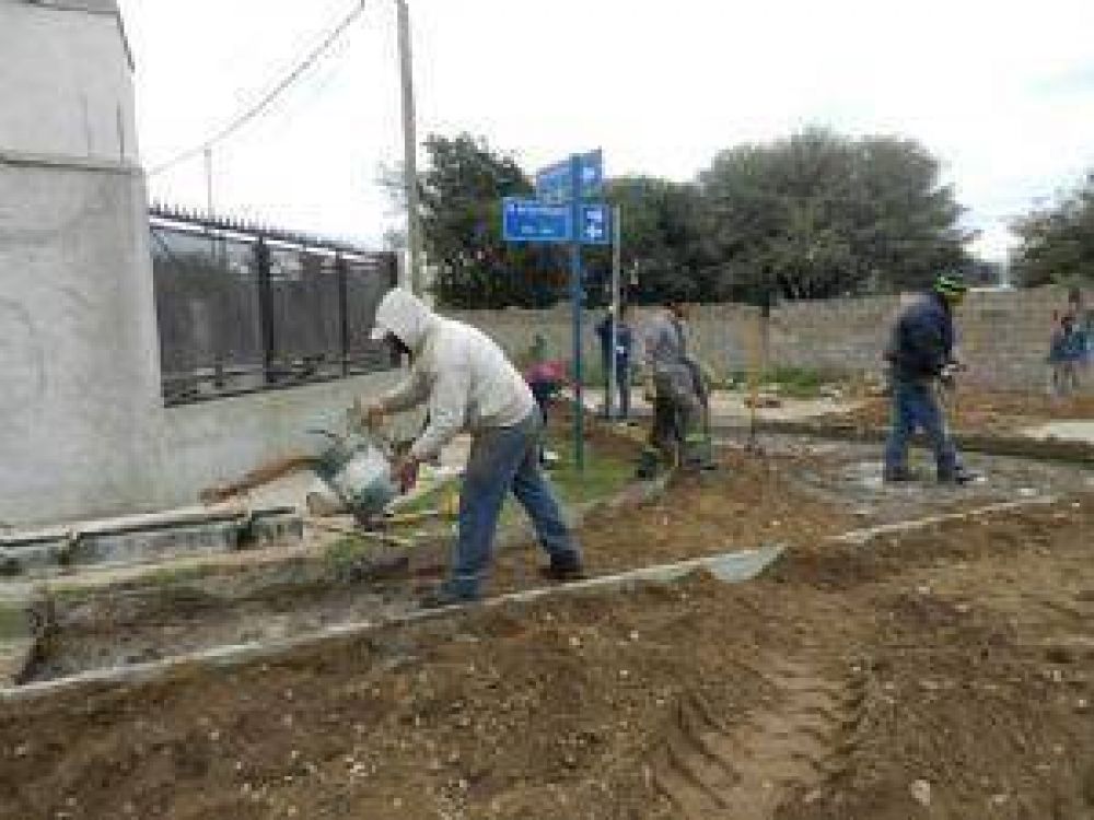 La municipalidad inici� la pavimentaci�n en barrio El Milagro y 144 viviendas