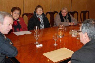 Peralta comprometi� asistencia a la Agrupaci�n 'Papelnonos'