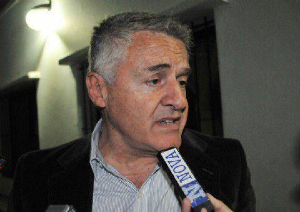Perdido: Ra�l P�rez no logra la confianza de ninguna fuerza pol�tica