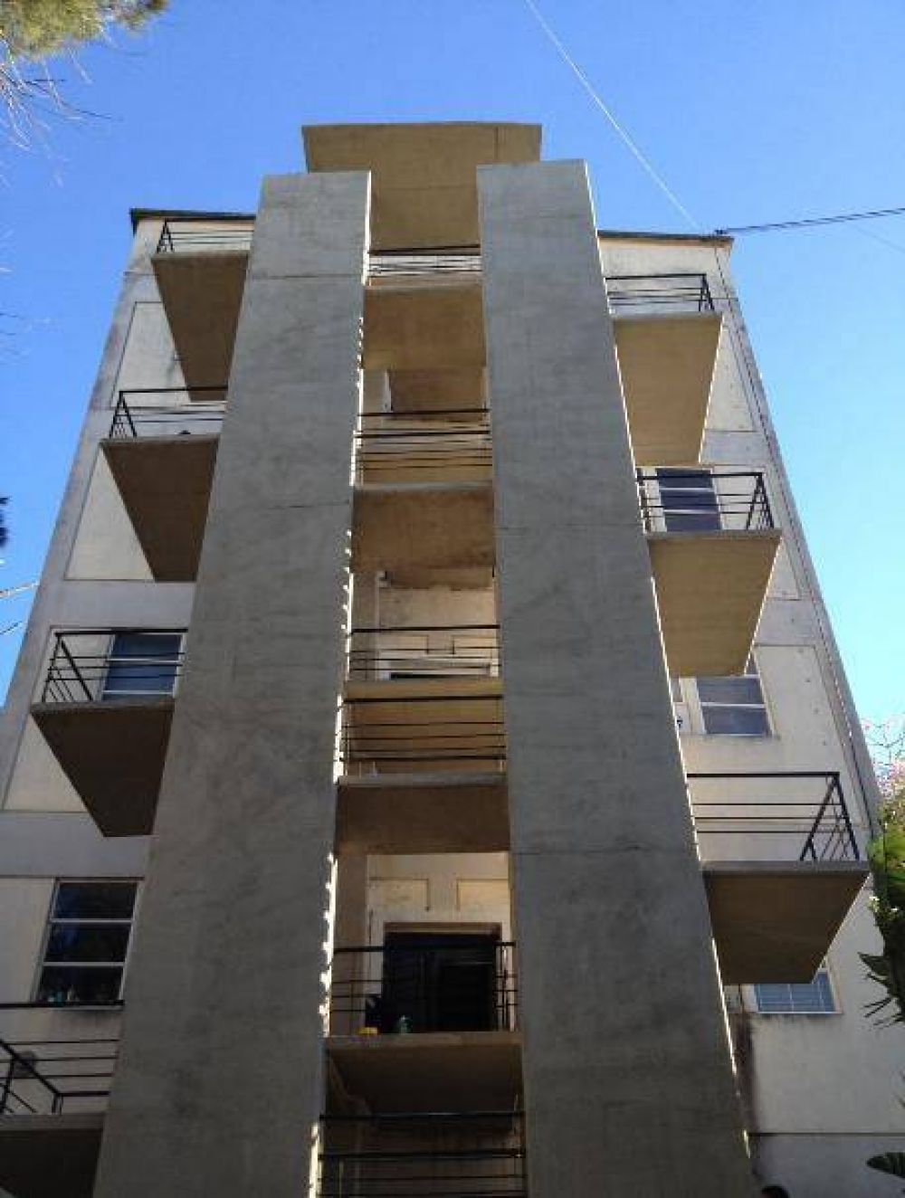 Construyen una salida de emergencia en Medicina