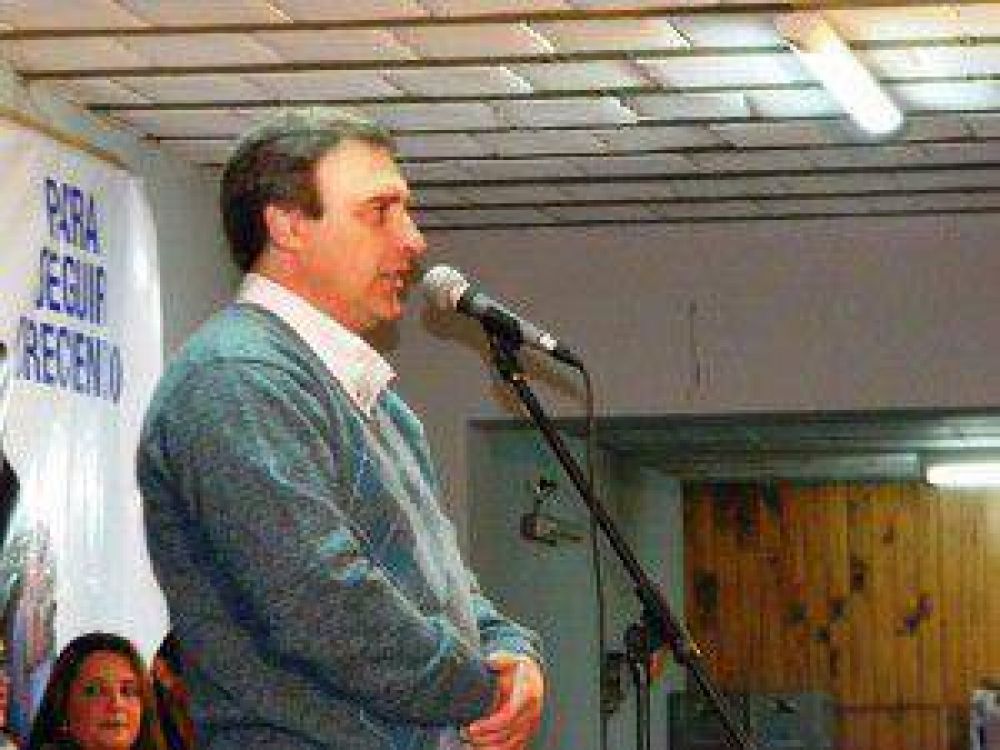 Marcos Macagno, precandidato a concejal por la UCR: Los radicales han demostrado que llevan adelante obras p�blicas, apoyo a la educaci�n y a la seguridad