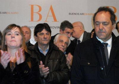 El Intendente Gasparini y el Director de Producci�n Ramiro Tossi, presentes en jornada presidida por el Gobernador Scioli